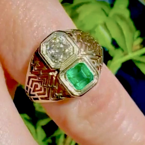 RARE Estate Ring! Solid Gold OLD European Cut Diamond and Green Emerald ring - Picture 7 of 15